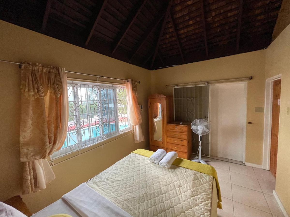 Peaceful Palms Montego Bay Hotel ภายนอก รูปภาพ