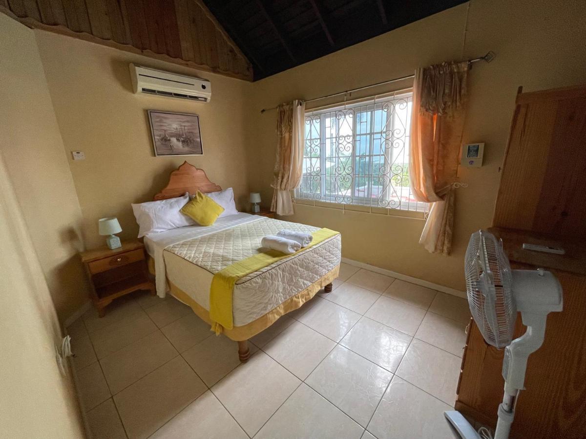 Peaceful Palms Montego Bay Hotel ภายนอก รูปภาพ