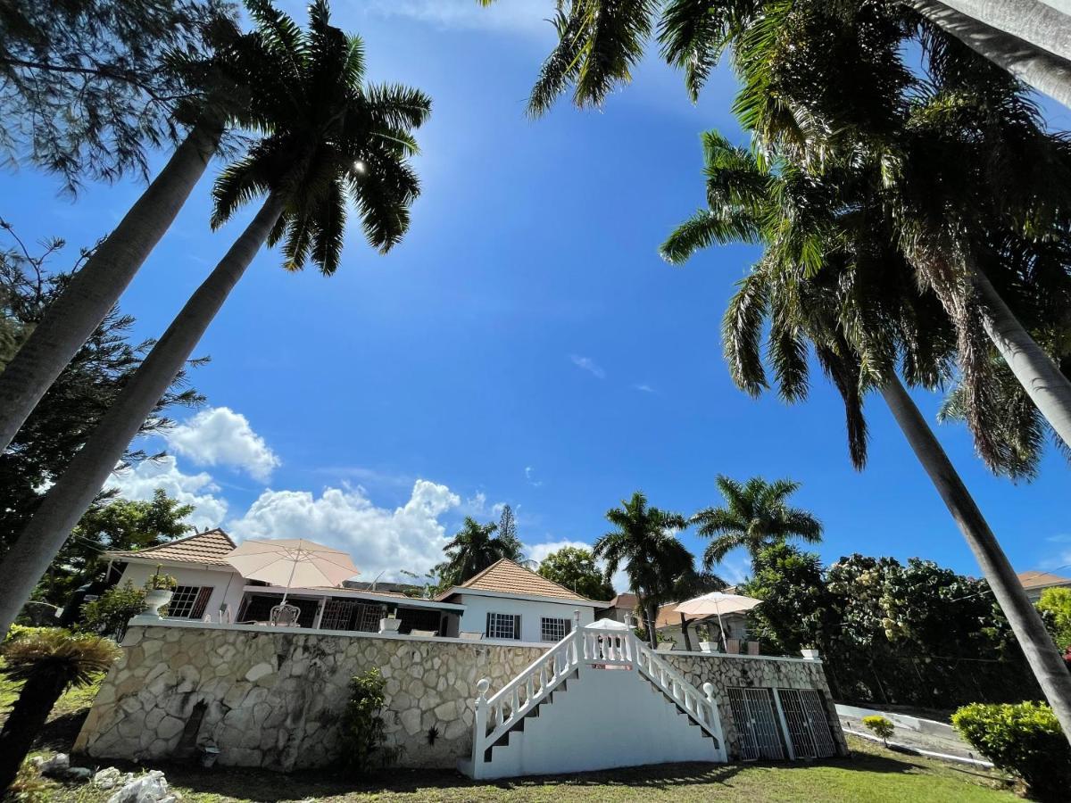 Peaceful Palms Montego Bay Hotel ภายนอก รูปภาพ